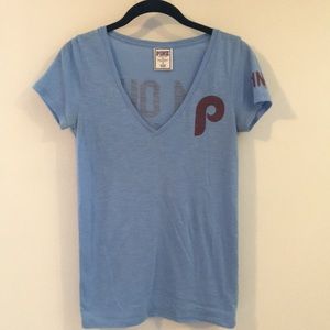 V-neck Phillies T-shirt